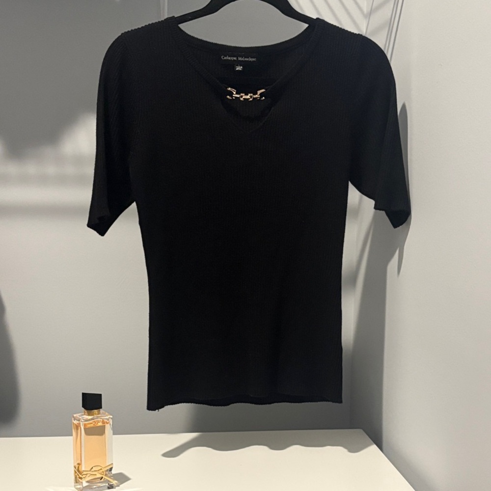 Catherine Malandrino Black Short-Sleeve Knit Top with Gold Chain Accent
